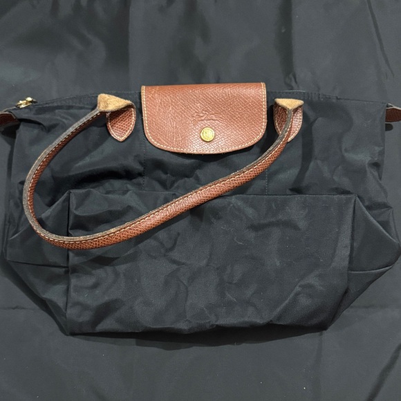 Longchamp Handbags - Longchamp black tote bag
